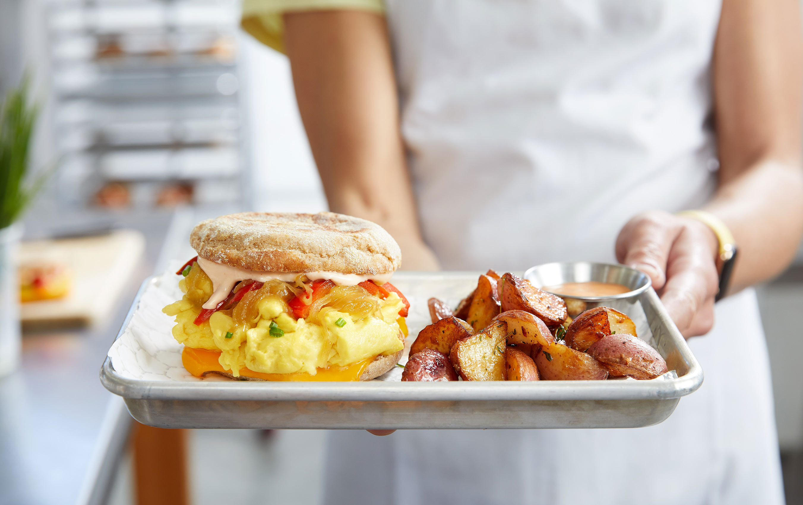 Egg_LQ_Sandwich_Served_in_Kitchen2052_final