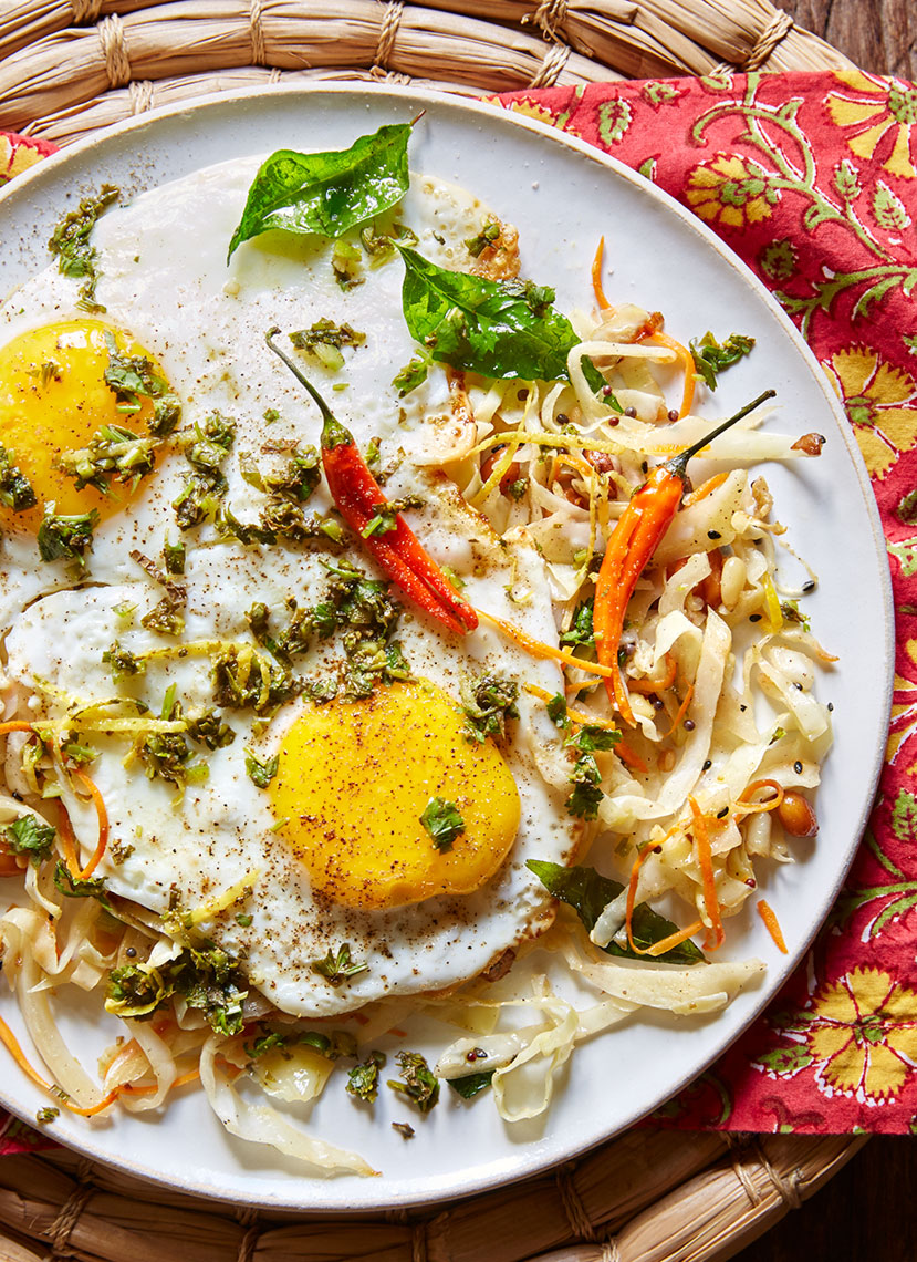 Fried_Eggs_on_Cabbage