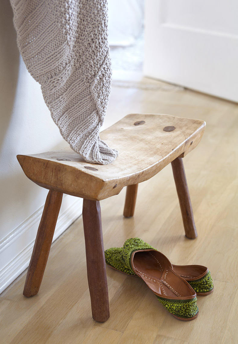 Stool_w_Shoes