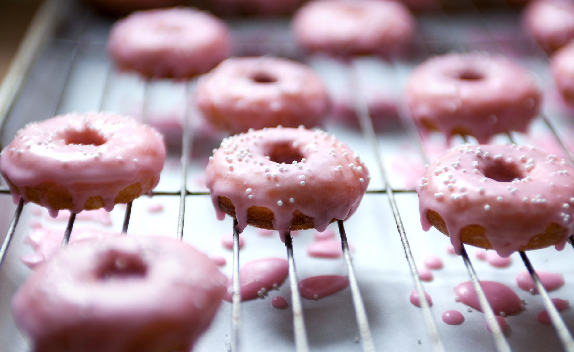 pink_doughnuts_drip_icing